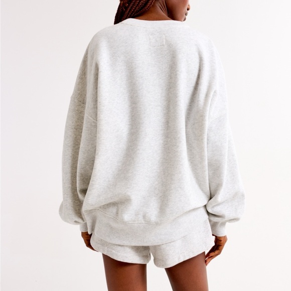 Abercrombie Essential Oversized Sunday Crew - Picture 4 of 8